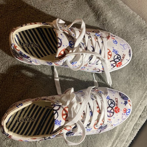 Great hippie "peace" sneakers! Worn just once! - Picture 1 of 3